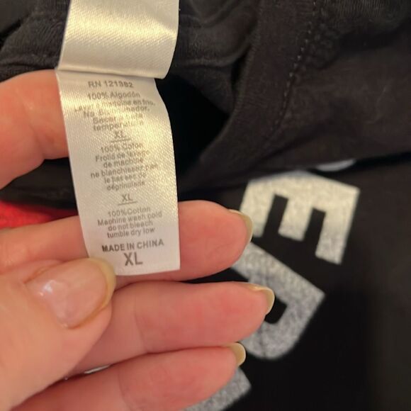 Black Red Hot Chili Peppers Women's Size XL short sleeve T-Shirt EUC - Picture 5 of 9